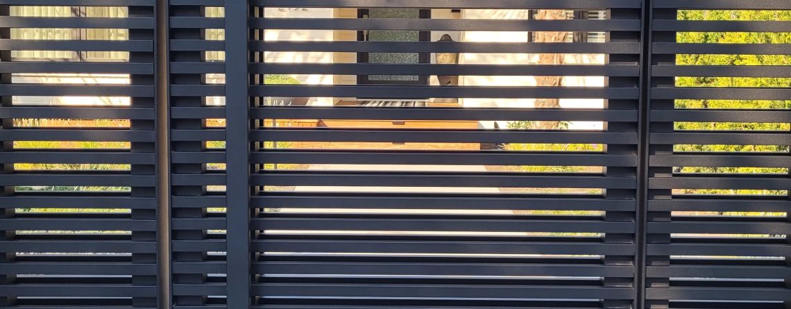 Modern Horizontal Aluminum Gate in Seattle, WA