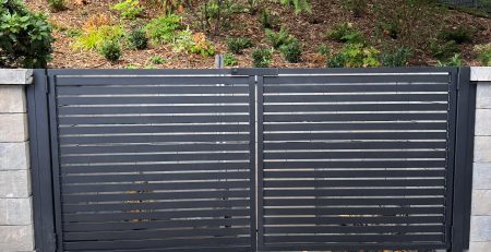 Horizontal slat aluminum gate with matte black powder-coated finish in Seattle, WA